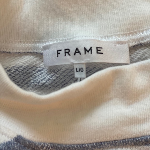 How has this top not sold!!!! It’s adorable!! 💙    Perfect Beach Top by Frame! - Picture 7 of 7